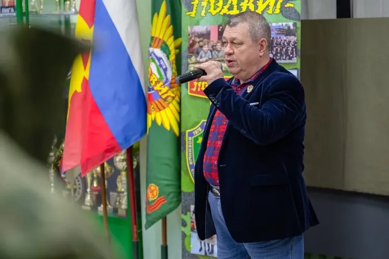 Из Магадана на срочную службу отправили 12 новобранцев